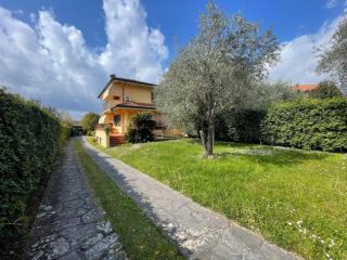 Villetta bifamiliare in affitto a Vaiana - Forte dei Marmi 130 mq  Rif: 1403672
