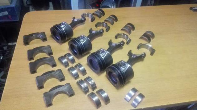 4 Pistoni e Bielle completi Audi Q5 2.0 170 cv. Quattro 2010