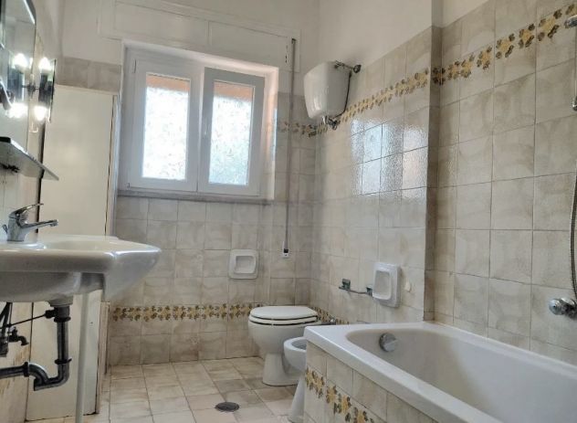 LADISPOLI QUADRILOCALE ARREDATO CON TERRAZZO PRIVATO. - Foto 2