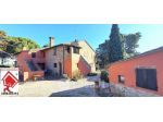 Castiglione del Lago vendesi rustico 40 vani 2250 Mq