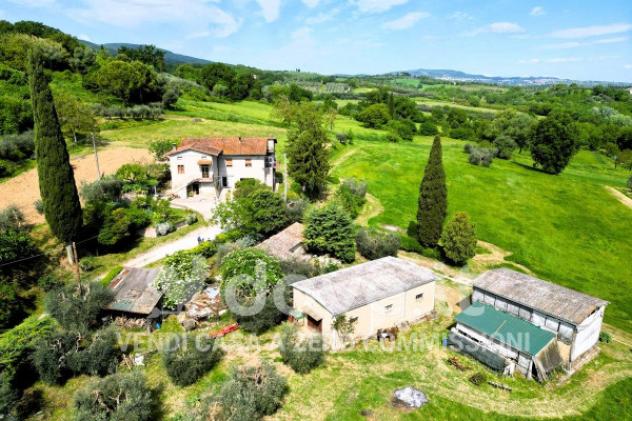 Rustico / Casale di 1000 m² con più di 5 locali e box auto in vendita a Sarteano - Foto 12