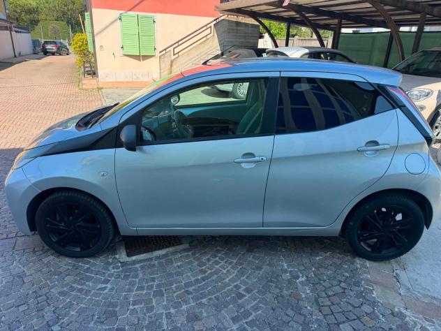 Toyota Aygo 1.0 VVT-i 69 CV 5 porte x-cool - Foto 3