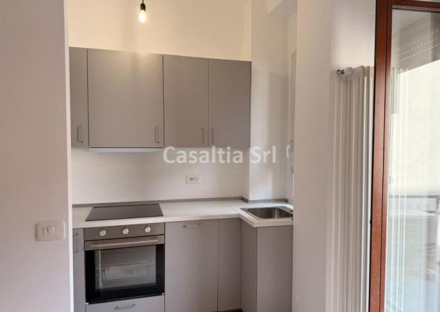 Stanza matrimoniale in trilocale ristrutturato, con aria condizionata e balcone disponibile da subito - Foto 5