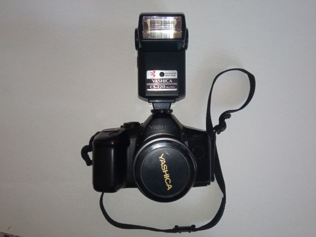 Macchina fotografica reflex analogica Yashica 109