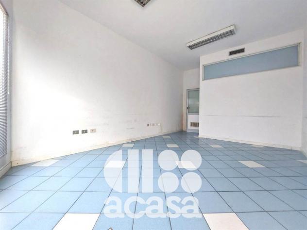 AFFITTASI NEGOZIO/UFFICIO ADIACENTE AL PORTOCANALE - Foto 3
