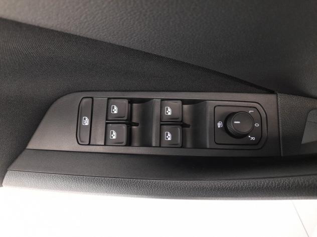 Škoda Kamiq 1.0 TSI Black Dots DSG 85kW - Foto 9