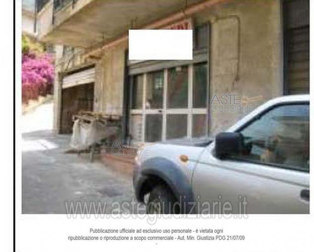 IMMOBILI-IMMOBILE COMMERCIALE-via Salvatore Davì n. 27/A - Foto 2