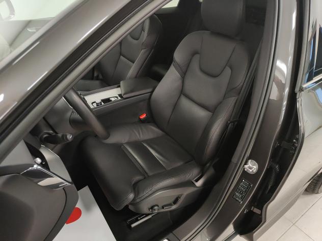Volvo XC60 Recharge T6 Plug-in AWD auto Plus Dark Tetto Pelle Navi 19” - Foto 4