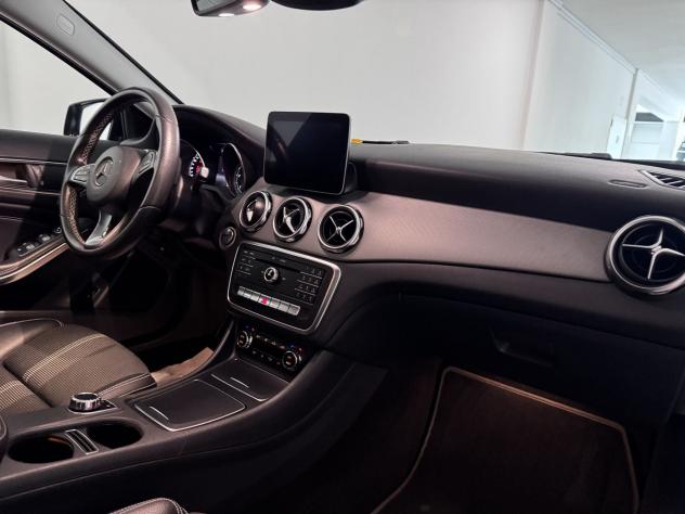 Mercedes-Benz GLA 200 d Automatic Sport - Foto 9