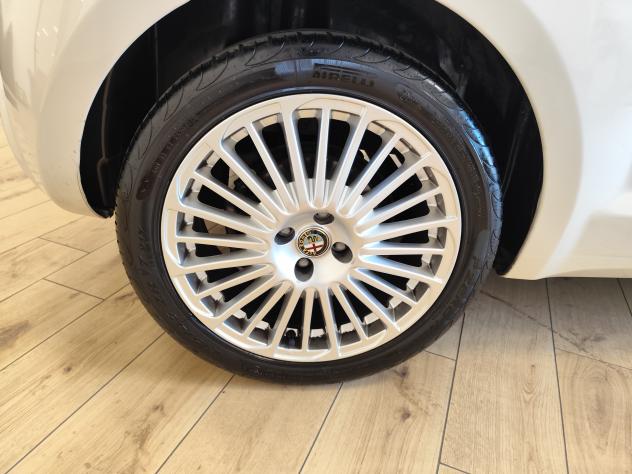 Alfa Romeo MiTo DISTINCTIVE - Foto 8