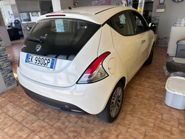 Lancia Ypsilon cambio automatico - Foto 4