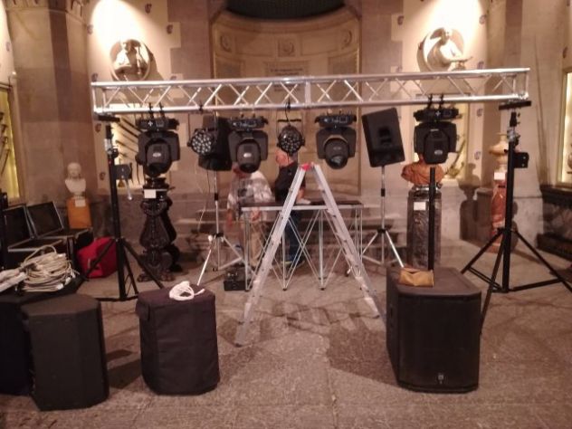 noleggio americana completa effetti luci e teste mobilie per eventi e cerimonie