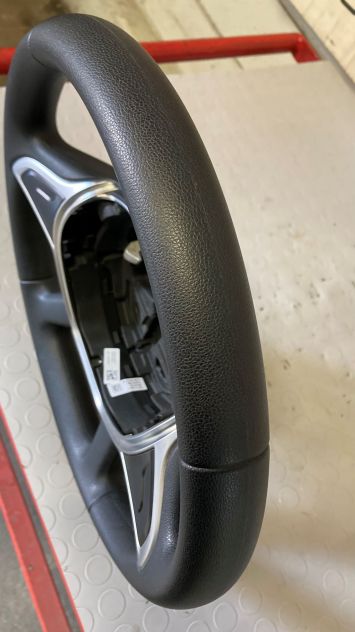 Volante Dacia Sandero 2^serie del 2018 (484001085R) - Foto 3