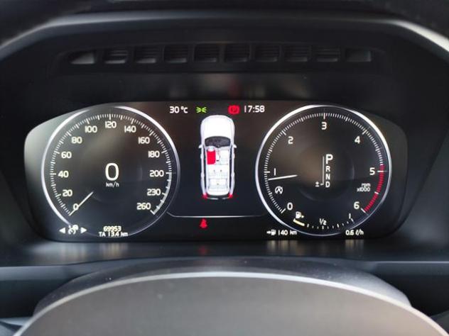VOLVO XC90 D5 AWD Geartronic 7 posti Momentum GAR.INCL. rif. 24084633 - Foto 9