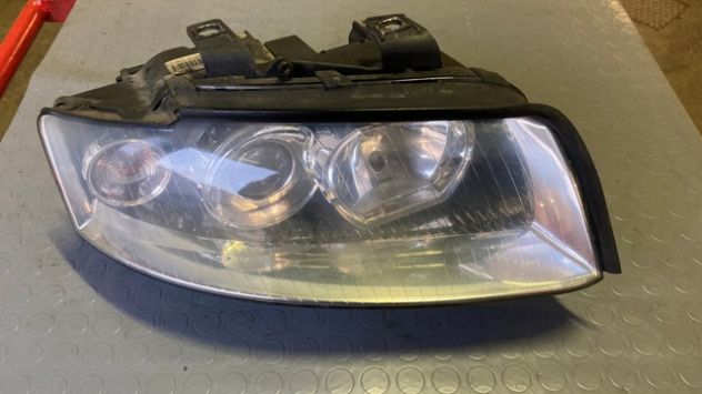 Faro anteriore DX Audi A4 B6 del 2004 (8E0941004F)
