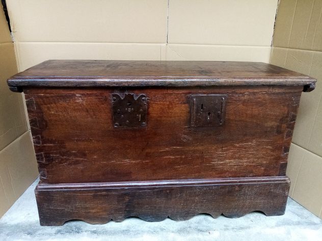 Vendo baule in legno massiccio originale 800