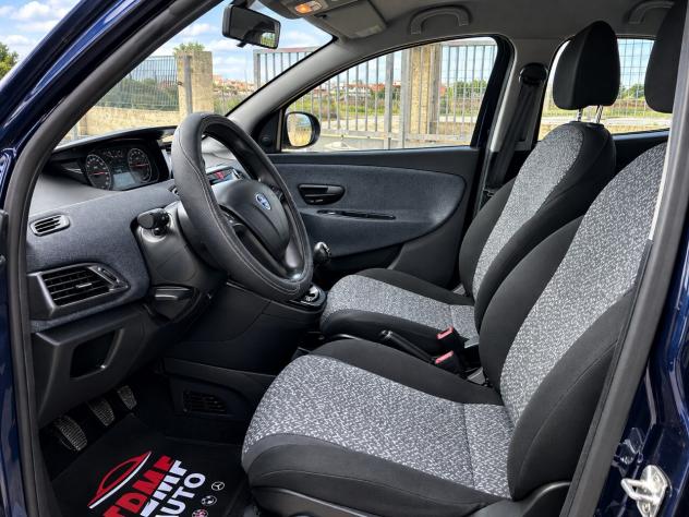 Lancia Ypsilon 1.3 MJT 95 CV 5 porte - Foto 8
