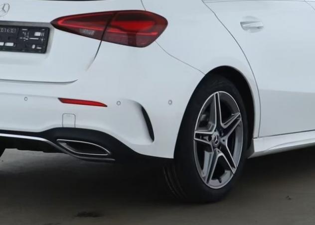 MERCEDES-BENZ A 200 d Premium AMG - PANO LED CAMERA LED-64 rif. 22789719 - Foto 4