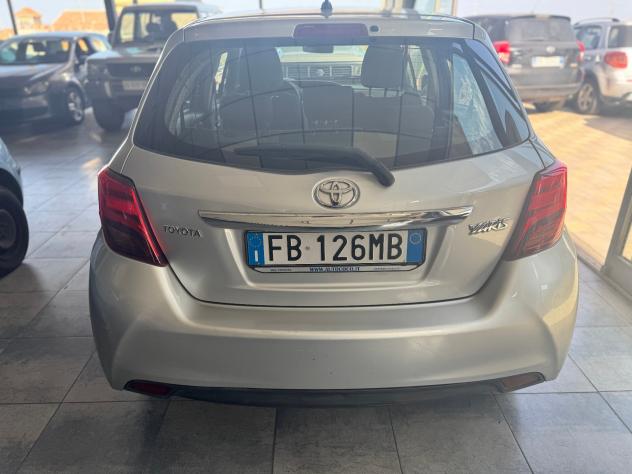 Toyota Yaris 1.0 5 porte Lounge - Foto 2