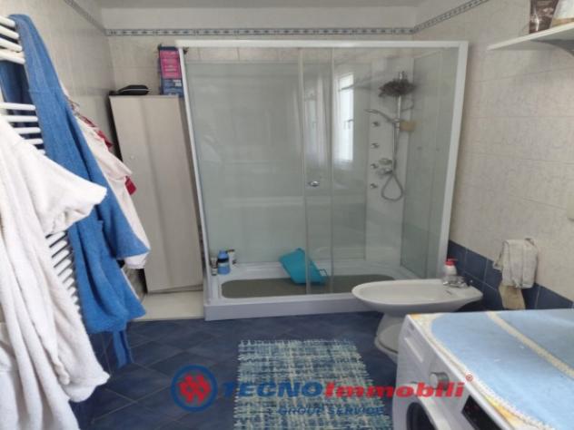 Casa indipendente di 90 m² con più di 5 locali e posto auto in vendita a Corio - Foto 9