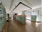 MAGAZZINO CON NEGOZIO-UFFICIO ED AREA DI PERTINENZA