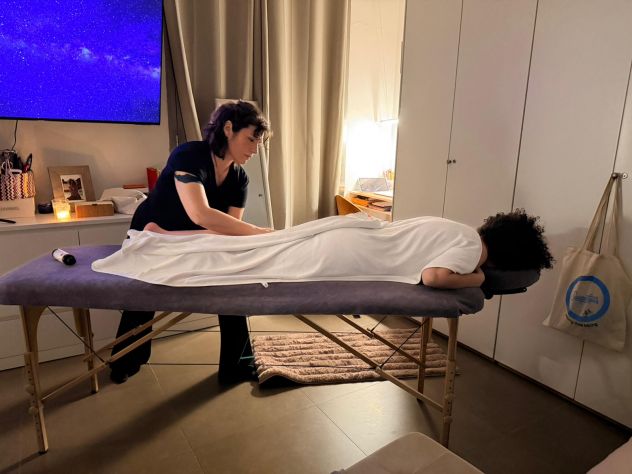 Massaggi rilassanti, rimodellanti, decontratturanti Tel:3281994475