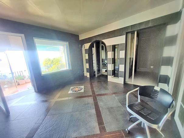 Ampia vista mare, appartamento con terrazzi vivibili, posto auto, accesso mare - Foto 4