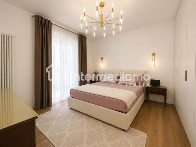 ELEGANTE QUADRILOCALE COMPLETAMENTE RISTRUTTURATO CON TERRAZZO - Foto 8
