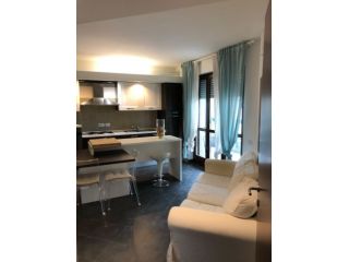 trilocale intero 2 camere libere 2 bagni e balcone
