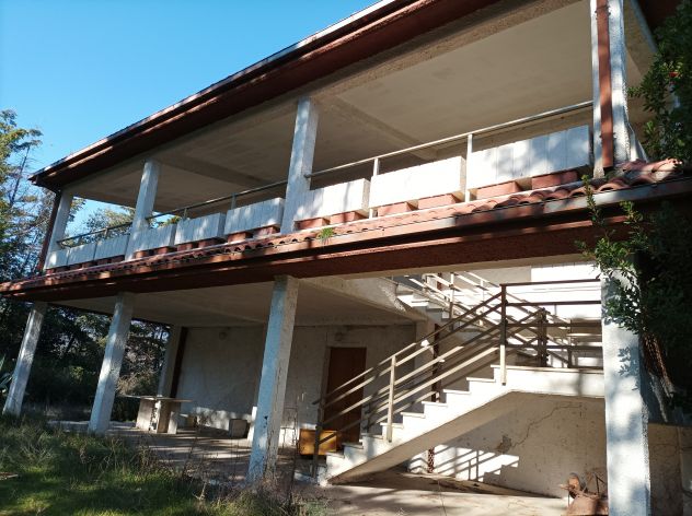 casa singola CON TERRENO EDIFICABILE