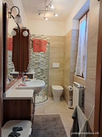 Varano Borghi - villetta a schiera quasi completamente indipendente - Foto 7