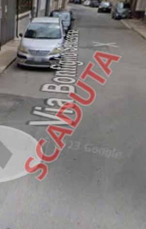 Immobile in asta di 182 m², box auto in vendita a Vittoria
