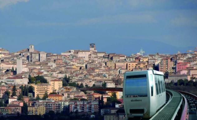 Oltre 3 vetrine in affitto a Perugia