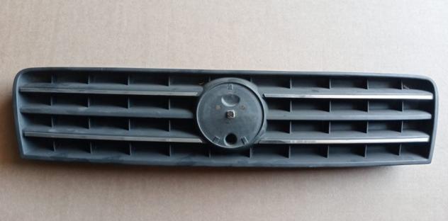 GRIGLIA CON STEMMA ANT.(fino al 02/2007) NERA FIAT PUNTO (188-2U) 999-U44565 Carrozzeria  Lamierati esterni  Paraurti  Griglia radiat FIAT - PUNTO III