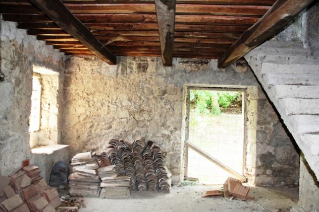 Bagnoregio - Vendesi casale al grezzo con annesso corte - Foto 8