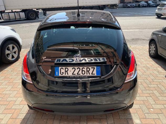 Lancia Ypsilon 1.0 FireFly 5 porte S&S Hybrid Silver - Foto 5