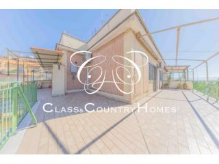 Villa Gordiani, Attico Rinnovato con Grande Terrazzo
