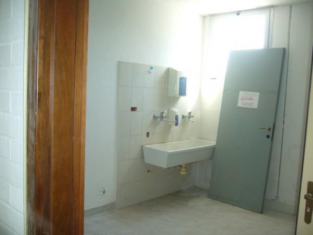 Immobile di 1300 m² con 2 locali in affitto a Sassuolo - Foto 4