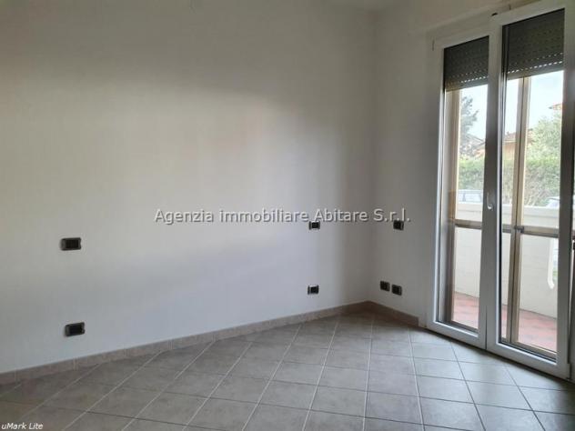 MASSA, loc. Quercioli, vendesi appartamento al piano rialzato completamente ristrutturato: sala, cucina abitabile, disimpegno, 3 camere, 2 bagni e n. - Foto 6