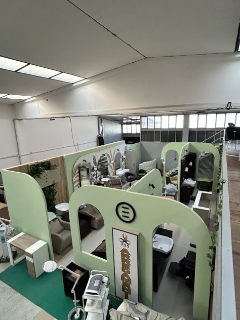 Stand fieristico professionale completo di impianto elettrico e faretti