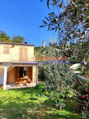 CASA INDIPENDENTE POSIZIONE ALTAMENTE PANORAMICA CON PISCINA - Foto 18
