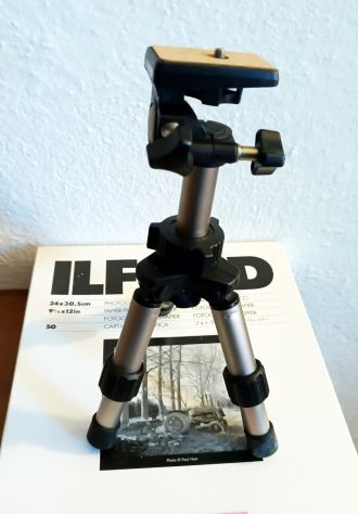 Vendo piccolo treppiedi per fotocamera