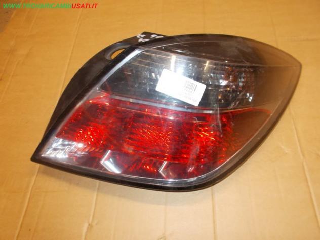 FANALE POST.D. OPEL ASTRA (A04) GTC  Parti elettriche  Fanaleria  Fanali  Fanale post. sx. OPEL - ASTRA H GTC - 01-04-2005 - 01-10-2011