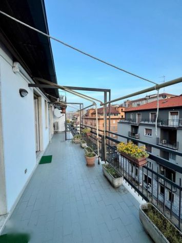 Corso Vercelli luminoso apprtamento  con terrazzo e garage