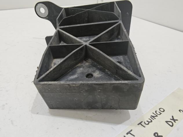 GUIDA PARAURTI ANTERIORE DX RENAULT Twingo III serie 620928531R 620928531R Benzina 1.0 (14) - Foto 4