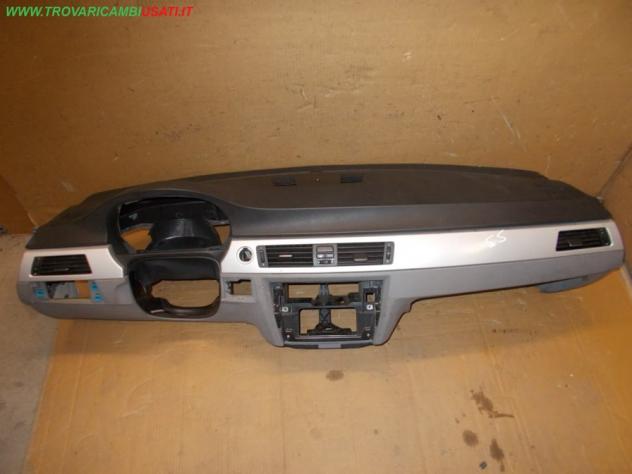 CRUSCOTTO NERO CON FASCIA GRIGIA NO NAVI BMW Serie 3 E90 4 porte  Carrozzeria  Allestimenti interni  Cruscotto strumenti   BMW - Serie 3 E90 4 porte -