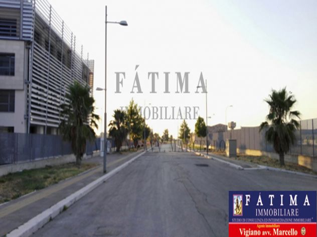 FOGGIA - VENDESI - TRATTABILE - Capannone fronte Camera di Commercio