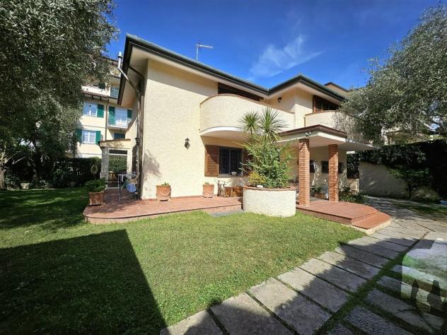 Villa in vendita a Massa 270 mq Rif: 1350000