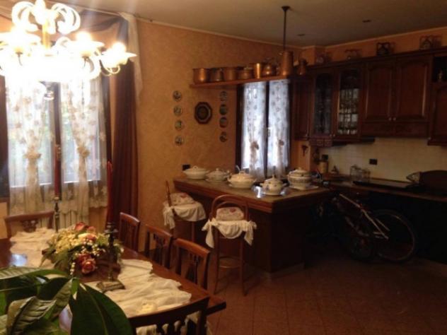 Villa di 270 m² con più di 5 locali e box auto in vendita a Soliera - Foto 3