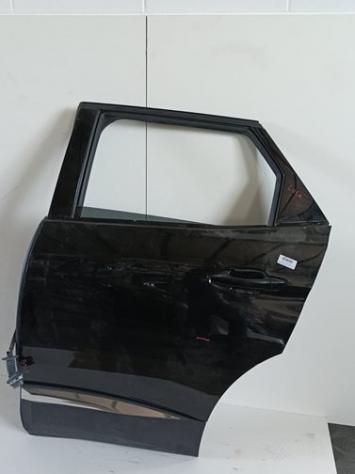 PORTA POST. S. NERO MET. C/ALZ. E SERR. VTR. SCURO 999-U1307309 Carrozzeria  Lamierati esterni  Porte  Porta post. sx. PEUGEOT - 3008 - 01-09-2016 -